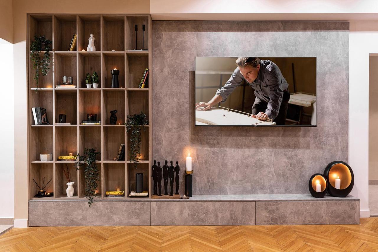 Qult - Maze Apartment
